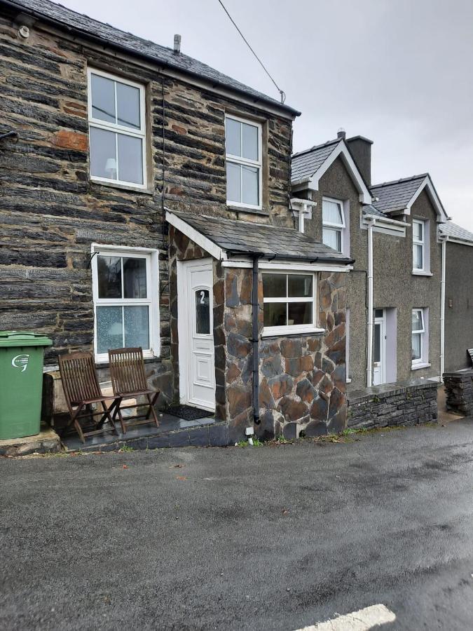 Snowdonia Rock Cottage - Cosy And Pet Friendly Penrhyndeudreath Bagian luar foto
