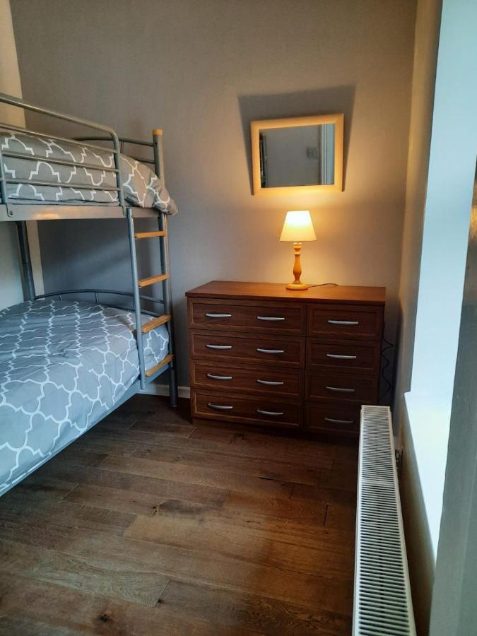 Snowdonia Rock Cottage - Cosy And Pet Friendly Penrhyndeudreath Bagian luar foto
