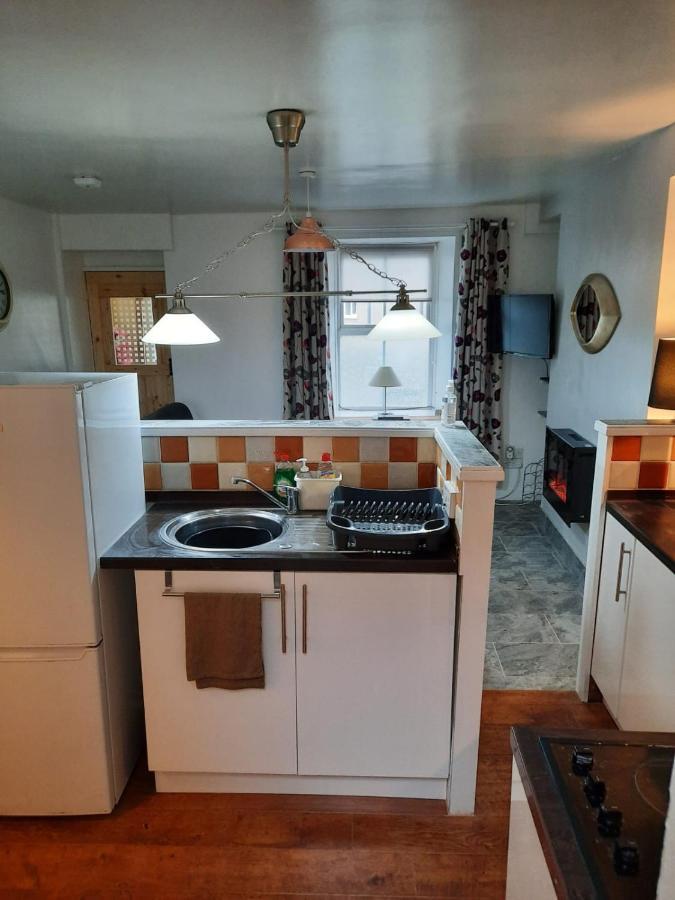 Snowdonia Rock Cottage - Cosy And Pet Friendly Penrhyndeudreath Bagian luar foto