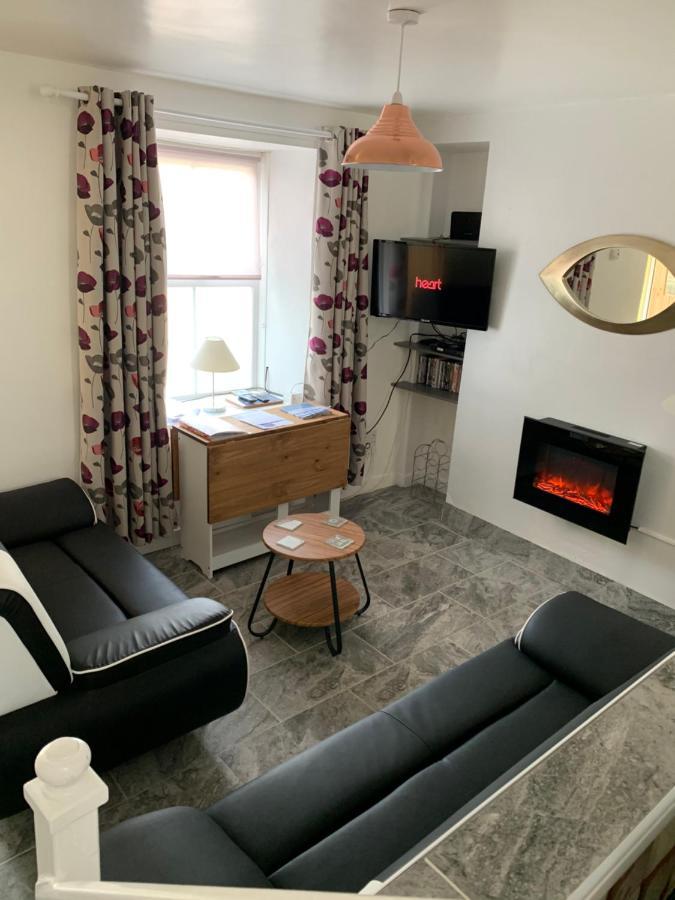 Snowdonia Rock Cottage - Cosy And Pet Friendly Penrhyndeudreath Bagian luar foto