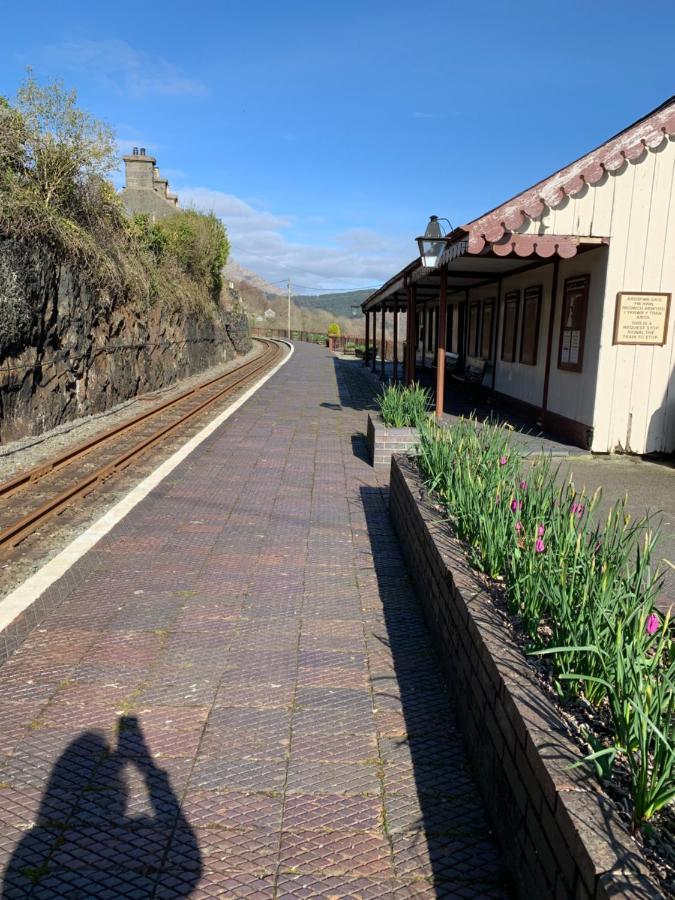 Snowdonia Rock Cottage - Cosy And Pet Friendly Penrhyndeudreath Bagian luar foto